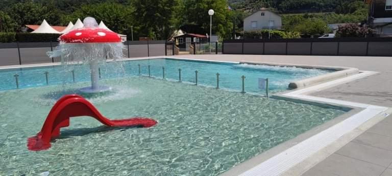 Chalet Pour 5 Personnes Equipe Sur Emplacement Privatif Dans Camping 4 Etoiles Appartenant Et Gere Par Un Particulier Hotel Foix Kültér fotó