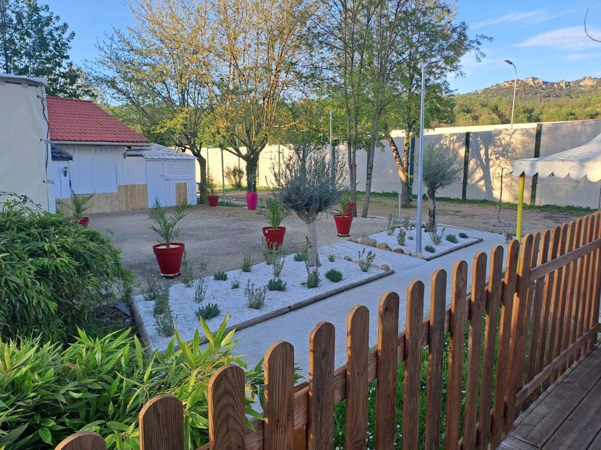 Chalet Pour 5 Personnes Equipe Sur Emplacement Privatif Dans Camping 4 Etoiles Appartenant Et Gere Par Un Particulier Hotel Foix Kültér fotó