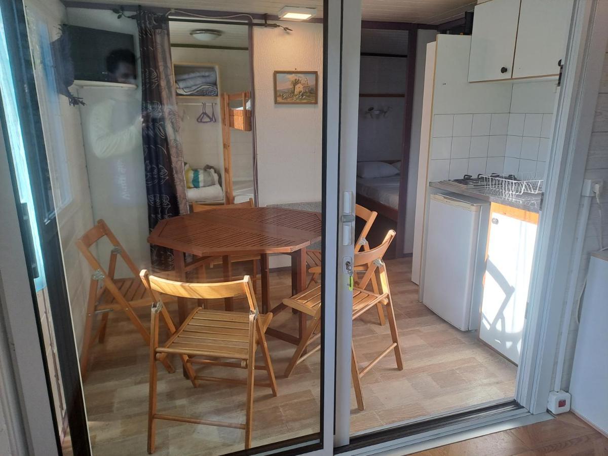 Chalet Pour 5 Personnes Equipe Sur Emplacement Privatif Dans Camping 4 Etoiles Appartenant Et Gere Par Un Particulier Hotel Foix Kültér fotó
